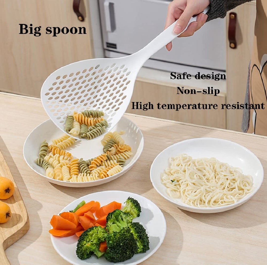 Plastic pasta spoon